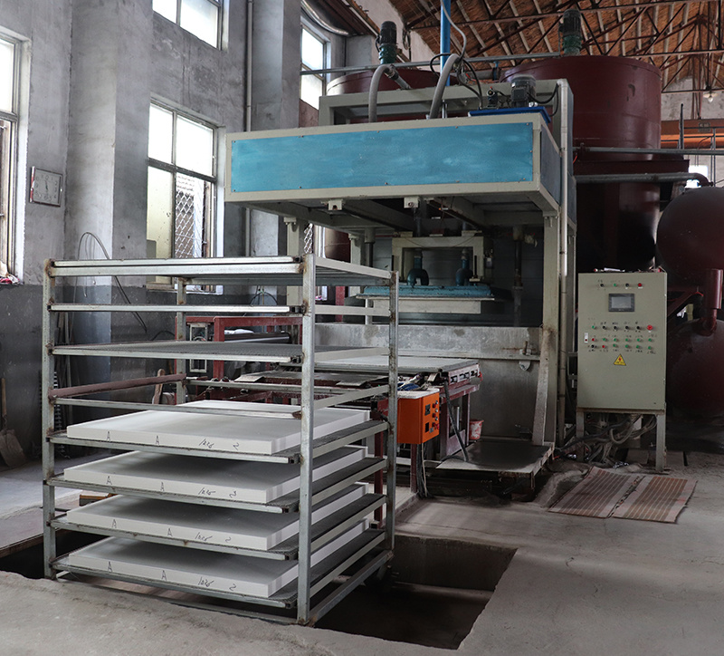 西廠區(qū)壓制成型設(shè)備